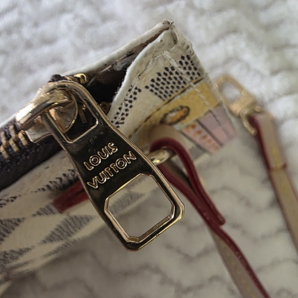 Checkered Chain Pouch - Picture 4 of 9